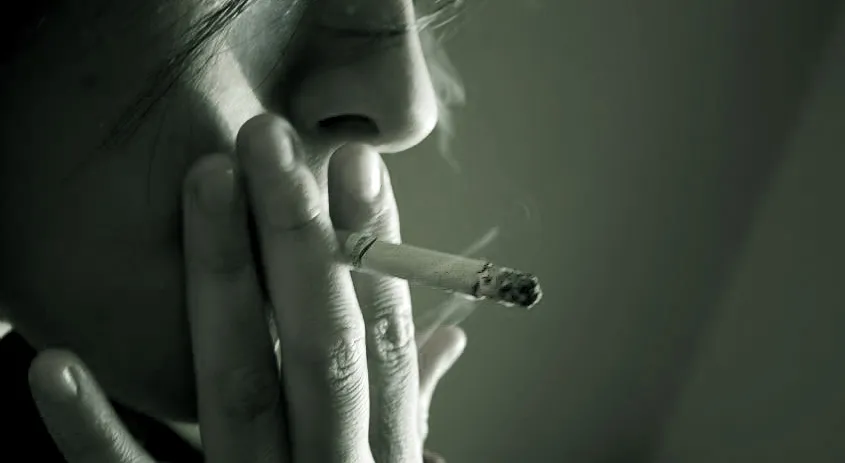 el tabaco y los implantes dentales